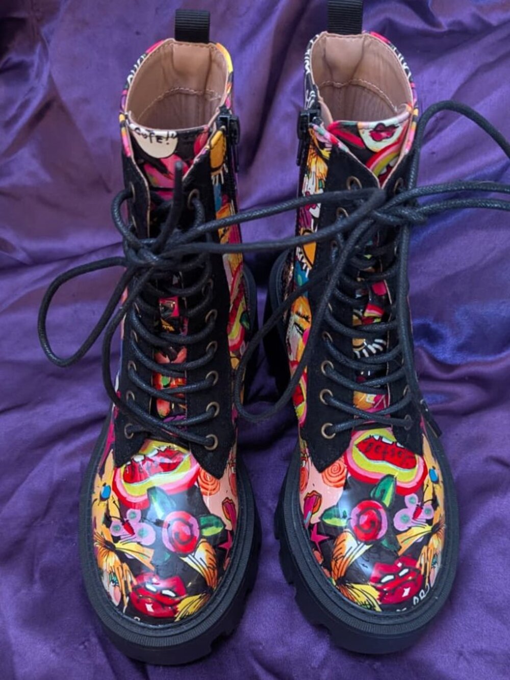 Betsey Johnson Kimmy Combat Boots - Graphic Print - sz 5